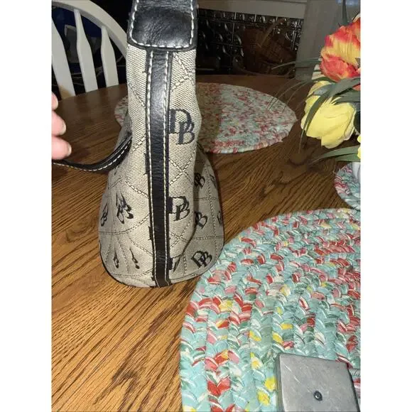 DOONEY & BOURKE SIGNATURE CLOTH & LEATHER SMALL HOBO BUCKET HANDBAG *NICE* - Picture 3 of 14